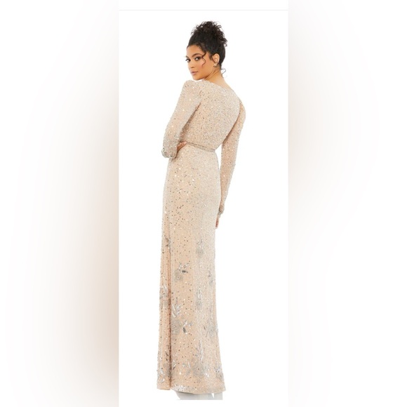 10769 Mac Duggal Nude Silver Sequin Gown Dress Beaded Flowers On Bottom Size 2 - Picture 3 of 11